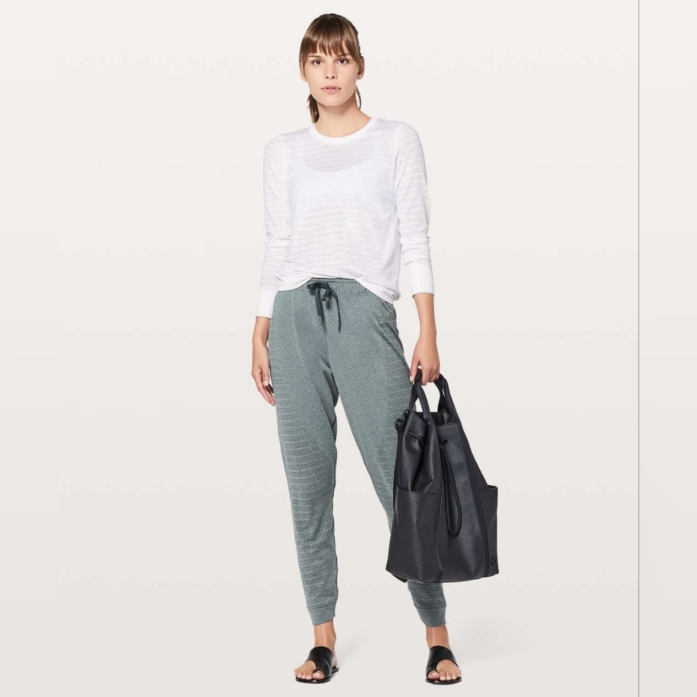 Size 4-6 Lululemon Breeze By Jogger